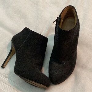 Dark grey flannel bootie